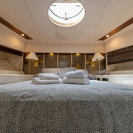 Luxurious And Cozy - Marina Hotell