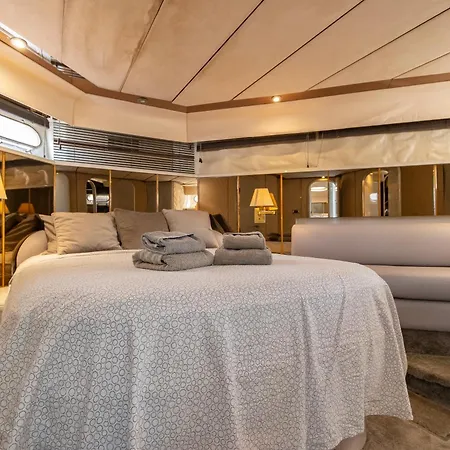 Luxurious And Cozy - Marina 호텔