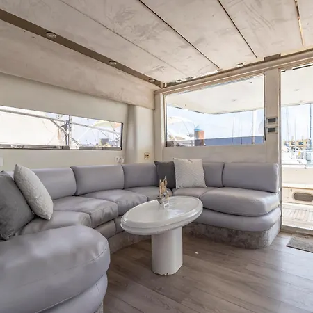 Hotel Luxurious And Cozy - Marina